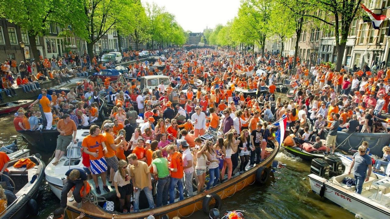 Koningsdag trappist koningshoeven canals sustainable